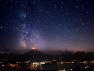 Milchstrasse mit Niesen und Thunersee